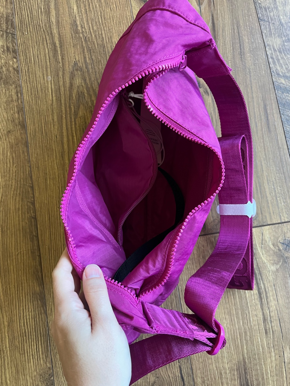 BAGGU Deep Fuchsia Medium Crescent BNWT - Picture 7 of 12